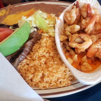 La Carreta of Gresham - Streak and garlic shrimp - Salad Near Me - Gresham, Oregon
