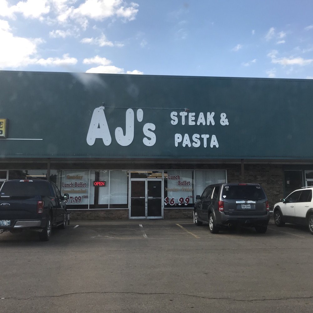 Part of a strip, next to clothing and a casino. Part of a strip, next to clothing and a casino.
