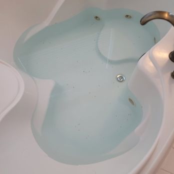 Judith Ann Inn - Loud noisy hot tube with hundreds of bugs that came out when we turned it on - Hotels Near Me - Ocean Shores, Washington Judith Ann Inn - Loud noisy hot tube with hundreds of bugs that came out when we turned it on - Hotels Near Me - Ocean Shores, Washington