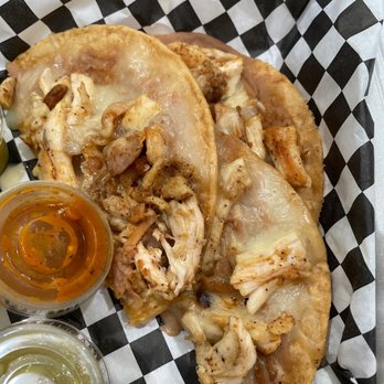 Big Taco and Seafood - Chicken nachos - Mexican Near Me - McKinney, Texas