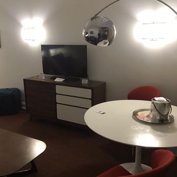 Mother Earth Motor Lodge - Tv, dining area - Hotels Near Me - Kinston, North Carolina