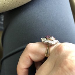 Tapered rose gold band designed to prevent ring from being too heavy... Brilliant! Tapered rose gold band designed to prevent ring from being too heavy... Brilliant!