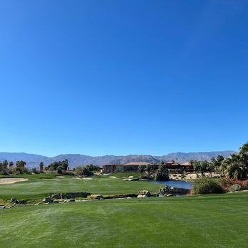 Desert Willow Golf Resort - View of the 18 th hole - Golf Near Me - Palm Desert, California