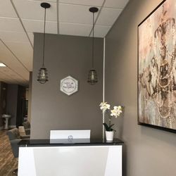 Amy's Salon - Front desk