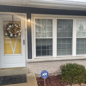 Grace's Design - Different design on the front of the house ( vertical) - Painters Near Me - Florissant, Missouri