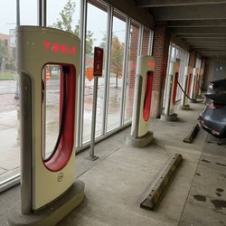 Tesla supercharger - 8 Superchargers in this indoor parking lot