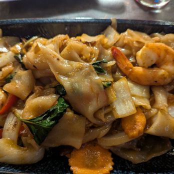Hen Vietnamese Kitchen and Bar - Pad Thai Noodles with chicken and shrimp - Vietnamese Near Me - Tinton Falls, New Jersey Hen Vietnamese Kitchen and Bar - Pad Thai Noodles with chicken and shrimp - Vietnamese Near Me - Tinton Falls, New Jersey