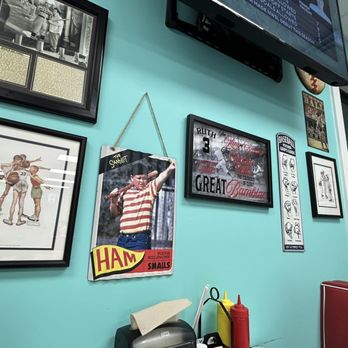 Bubby's Diner - More kitschy cool wall decor - Diners Near Me - Huntsville, Alabama