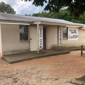 Big Oak BBQ - This is the outside of the restaurant. - Barbeque Near Me - Waynesboro, Georgia