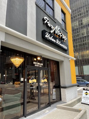 Pur Noire Urban Wineries by null