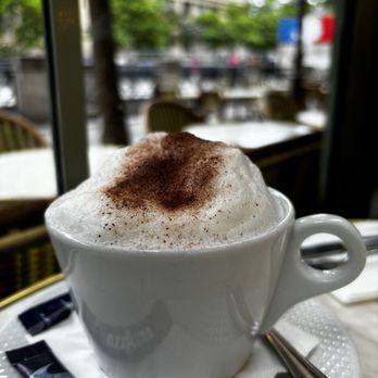 Les Deux Palais - Cappuccino - Brasseries Near Me - Paris, 75