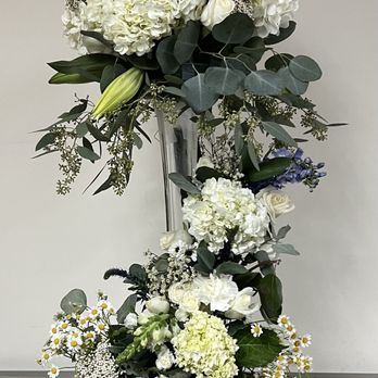 Creatorz - Wedding Fresh Flowers Centerpiece - Balloon Services Near Me - Hicksville, New York Creatorz - Wedding Fresh Flowers Centerpiece - Balloon Services Near Me - Hicksville, New York