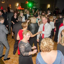 Ultimate Entertaining - 300 person wedding at the Doubletree by Hilton and DJ Sean with Ultimate Entertaining kept everyone dancing all night long! #PittsburghDJ