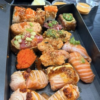 FOB Poke Bar - Sushi Bars Near Me - Tukwila, Washington