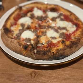 Centro Cali Brewing - Cali Pizza - Breweries Near Me - Bakersfield, California