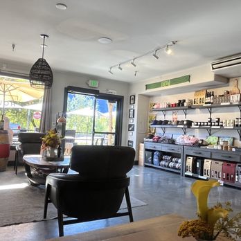 Housley Napa Valley - Wine Tasting Room Near Me - Napa, California