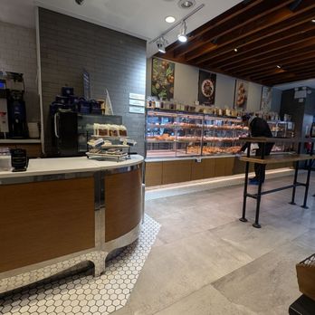 Paris Baguette - Coffee & Tea Near Me - New York, New York