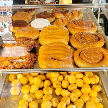 Donut Star - Apple Fritter Case (02/15/24). #DonutStar #HighlandPark #LosAngeles #Donuts #FoodPorn - Donuts Near Me - Los Angeles, California Donut Star - Apple Fritter Case (02/15/24). #DonutStar #HighlandPark #LosAngeles #Donuts #FoodPorn - Donuts Near Me - Los Angeles, California