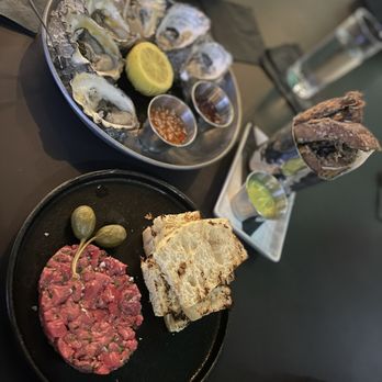 Echo & Rig - Half a dozen of oysters, portobello mushrooms and beef tare tare - Steakhouses Near Me - Henderson, Nevada