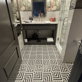 Zelda Dearest Hotel - Beautiful Bathroom - Hotels Near Me - Asheville, North Carolina