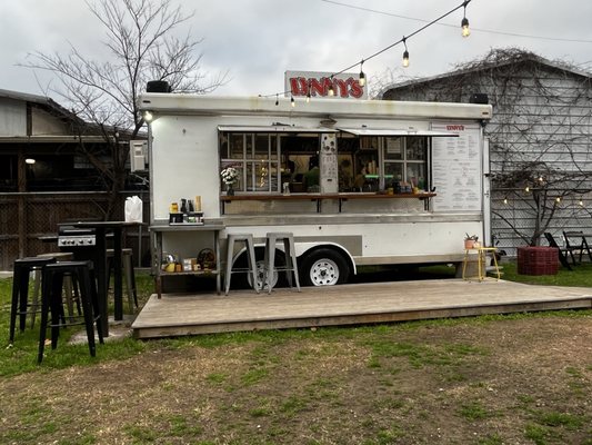 Lynny's by null