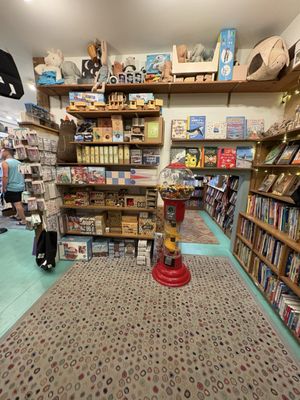 Nantucket Bookworks by null