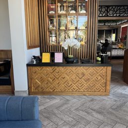 No host or hostess. Waited more than 5 minutes just to be seated and tell us service time varies... No host or hostess. Waited more than 5 minutes just to be seated and tell us service time varies...