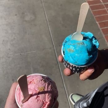 Afters Ice Cream - Cookie Monster & Strawberry Cookie Crunch - Ice Cream & Frozen Yogurt Near Me - Orange, California
