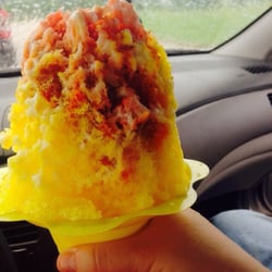 Yeti's Shaved Ice and Ice Cream Treats - Banana split with vanilla ice cream in bottom