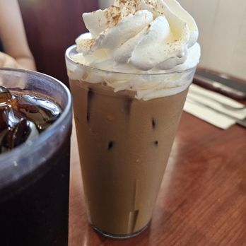 Eggs 'n Things - Waikiki Beach Eggspress - Centre: iced vanilla cappuccino. Left: cold brew coffee. - Breakfast & Brunch Near Me - Honolulu, Hawaii Eggs 'n Things - Waikiki Beach Eggspress - Centre: iced vanilla cappuccino. Left: cold brew coffee. - Breakfast & Brunch Near Me - Honolulu, Hawaii