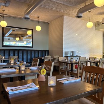 ESTELLE - Updated May 2024 - 385 Photos & 159 Reviews - 1806 St Clair