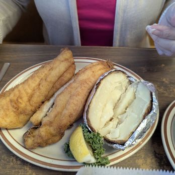 Hoskins Restaurant - Small flounder plate - Seafood Near Me - North Myrtle Beach, South Carolina