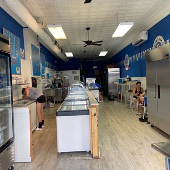 Uncle Louie G Keyport - Interior - Ice Cream & Frozen Yogurt Near Me - Keyport, New Jersey