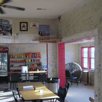 Roadside Bbq - The atmosphere unlike any other.  Thank God for those ceiling fans! - Barbeque Near Me - Proctor, Arkansas