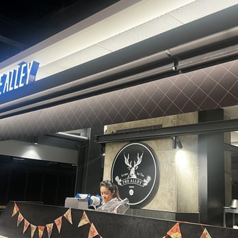 The Alley - Tea area - Bubble Tea Near Me - Toronto, Ontario