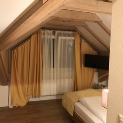 Hotel Landgasthof Hasenstrick - Raum 216 mit Dachschräge. Sehr individuell und gemütlich