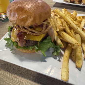 Eddie's Bar & Grill - Stockyard Burger. Awesome! - Sports Bars Near Me - Largo, Florida Eddie's Bar & Grill - Stockyard Burger. Awesome! - Sports Bars Near Me - Largo, Florida