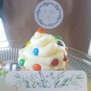 Butter Bliss Bakeshop - Delicious cupckes by Butter Bliss Bakeshop. Decorated by me. Go buy hers they are prettier! - Desserts Near Me Butter Bliss Bakeshop - Delicious cupckes by Butter Bliss Bakeshop. Decorated by me. Go buy hers they are prettier! - Desserts Near Me