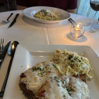 It's Italian Cucina - Chicken Parmigiana Fettuccine Alfredo - Wine Bars Near Me - Austin, Texas