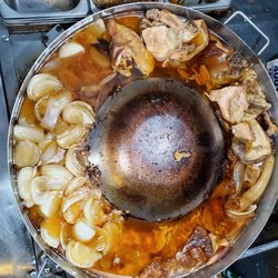 Taqueria Los Ilegales - Low cooking oil on the outer border, to slowly cook Suadero meat (Brisket) and Cueritos (Soft Not crunchy), pork skin for tacos.