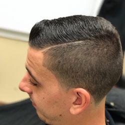 Jim's barbershop - Gentlemans cut with a hard part