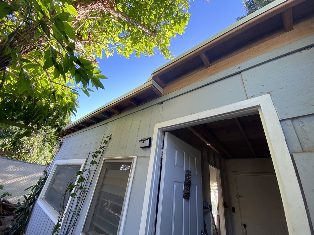 Slide of J&E ROOFING