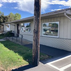 Ashbaker Vision Clinic - Office with some parking.