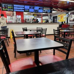 Tornado Burger - Inside