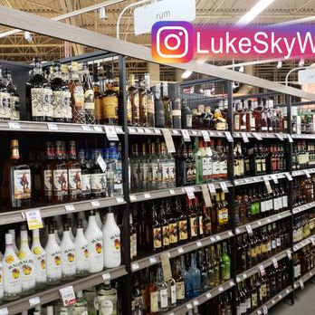 Hy-Vee - Very clean, well organized, lots of products everywhere - Grocery Near Me - Peoria, Illinois