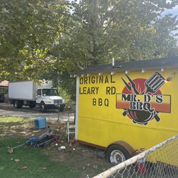 Mr. D's BBQ - The bbq hut where you place and pick up your order - Barbeque Near Me - Texarkana, Texas