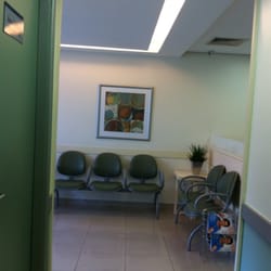 Laboratório Sérgio Franco - Sala de espera limpinha e refrigerada