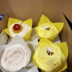 Sweet Treat Stop - Pineapple upside down, 2 luv lemons, and snickerdoodle