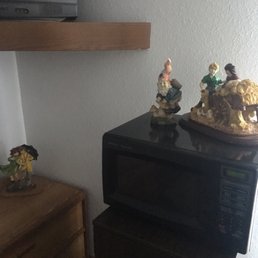 Cheap/ugly decorations. Gnome themed room? Cheap/ugly decorations. Gnome themed room?
