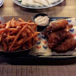Chicken fingers in honey garlic sauce, sweet potato fries with chipotle sauce. Thai chicken dish white rice, steamed veggies & pita.